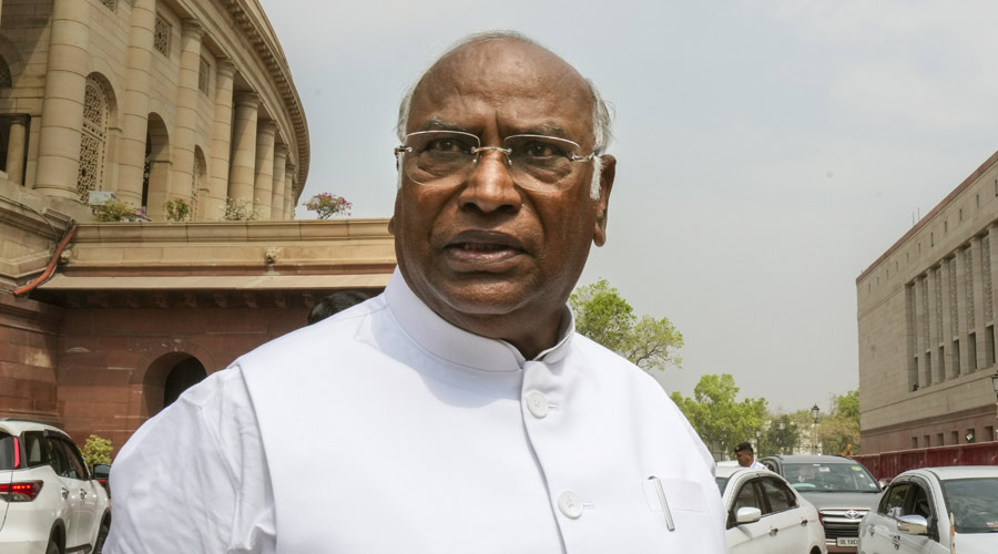 Kharge slams Centre after Rahul asked to vacate bungalow