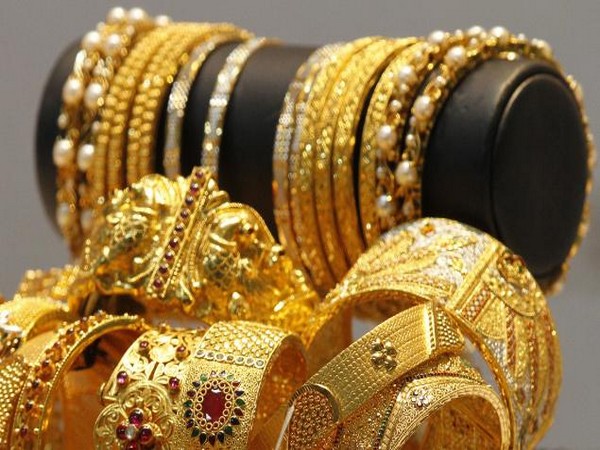 Govt imposes import restrictions on certain gold jewellery, articles