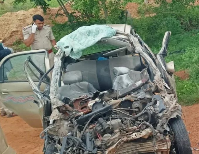 4 youths killed in car-lorry collision in Karnataka