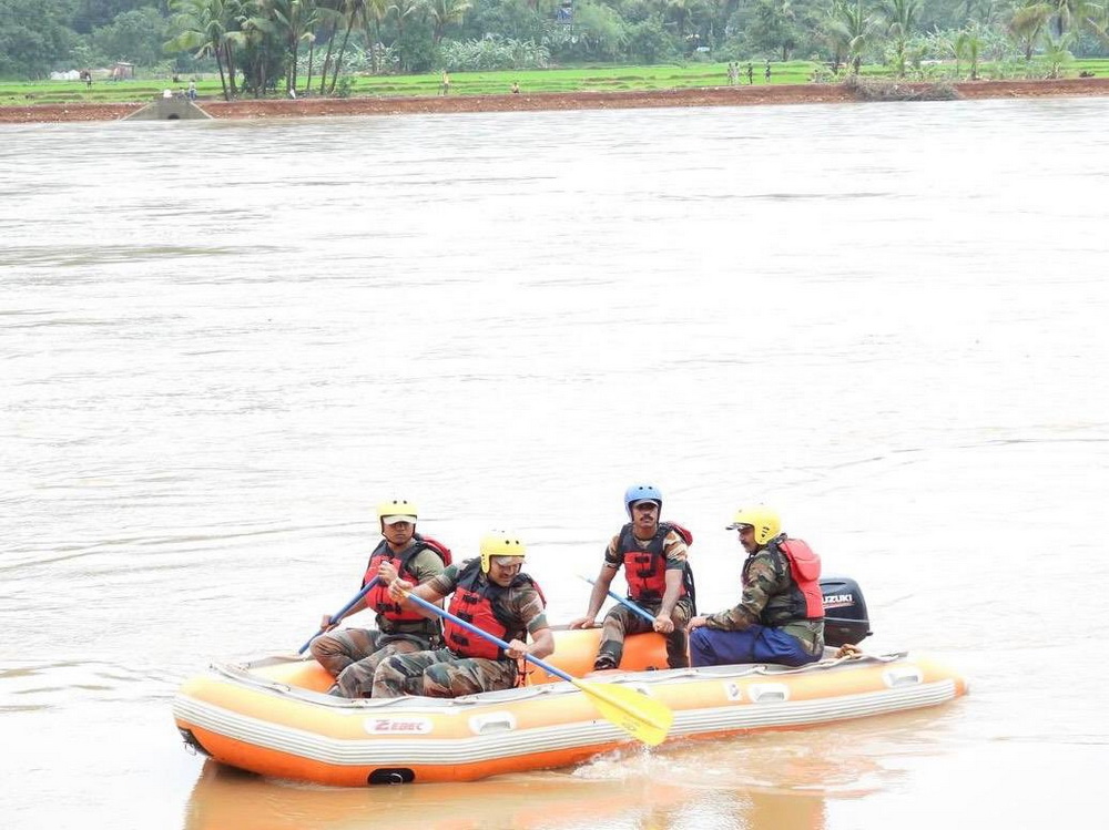 Ankola landslide: deceased woman found, Army and Navy intensify efforts; no truck under debris says Army