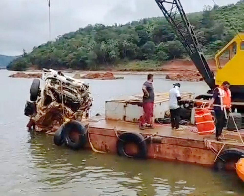 Missing Bharat Benz lorry and driver recovered in third attempt of search operation in Ankola landslide