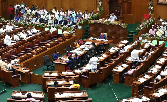 Caste census report submitted to Karnataka Govt, sparks renewed debate within ruling Cong