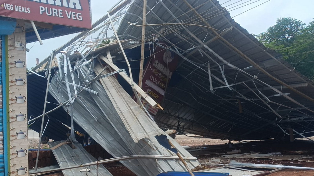 Stormy winds blow off roofs of hotel and sofa shop at Bhatkal-Uttara Kannada border, resulting in crores in damages