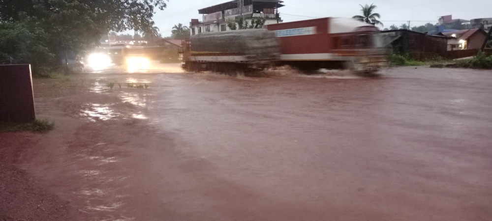 Heavy rain in Bhatkal causes damage: Roads flooded, houses affected