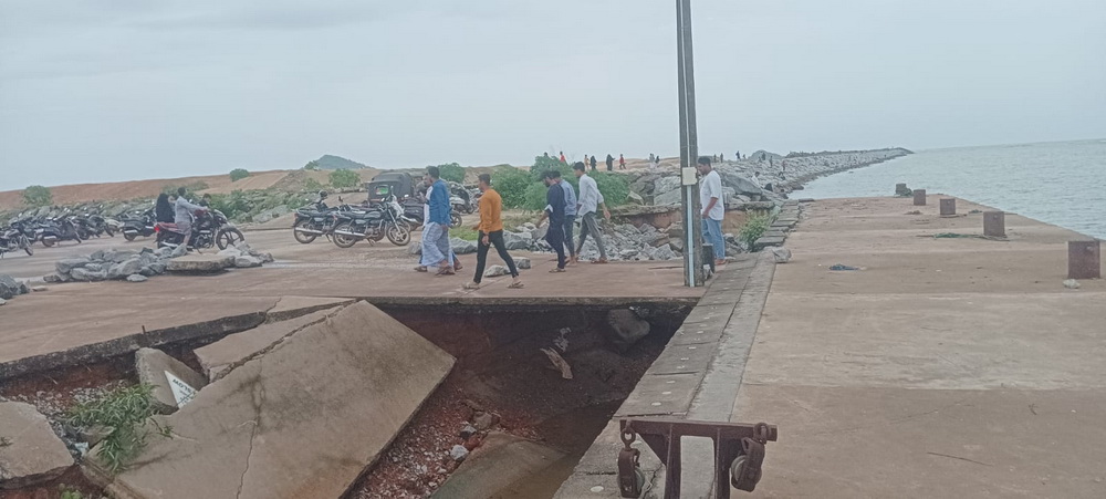 Bhatkal Tengangundi Port Jetty in Dilapidated State, Repair Work Yet to Commence after a Year