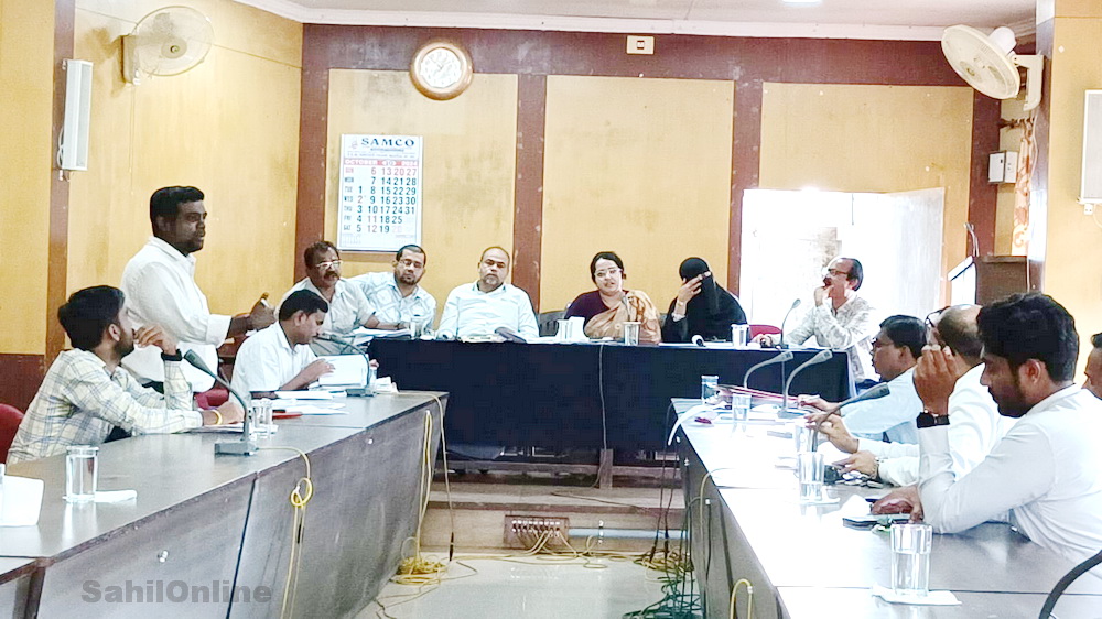 Karwar officials hold meeting in Bhatkal to address Ghausia street drainage issues; Councillors propose solutions