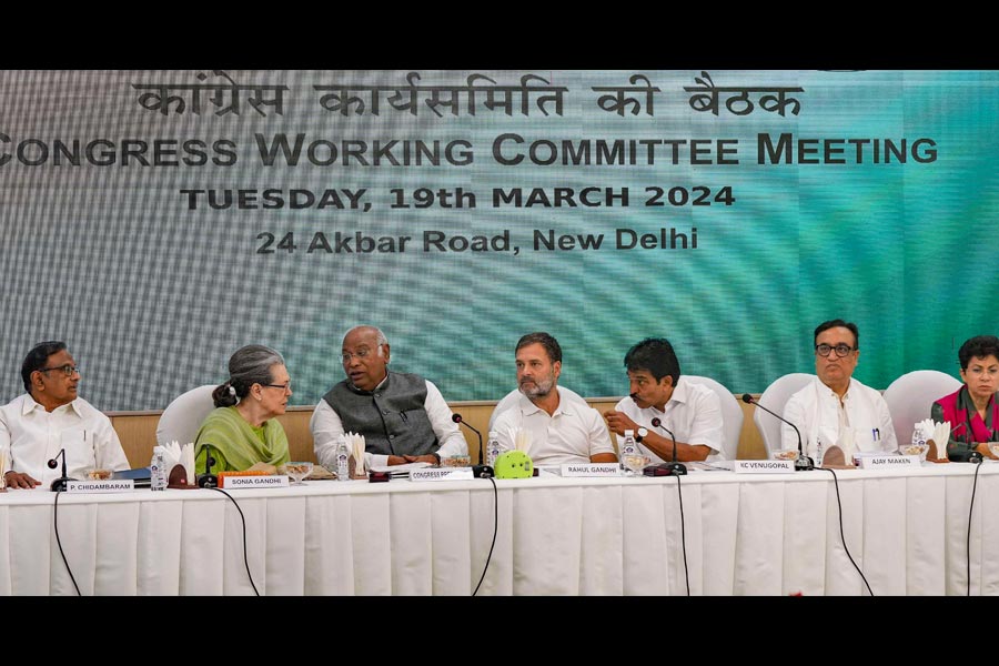 Country fervently demanding a change: Kharge at CWC meet