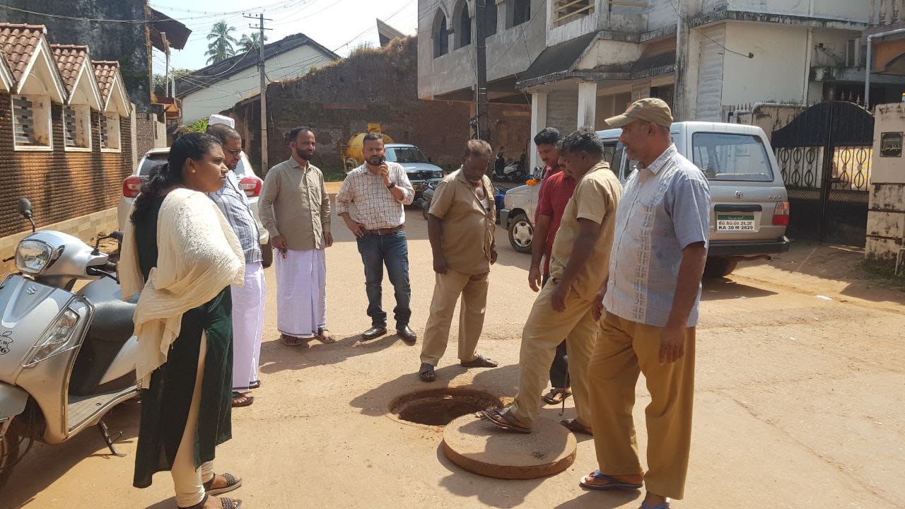 Bhatkal TMC Councilors Raise Alarm Over Substandard Drainage, Contaminated Well Water; Urge Immediate Remediation