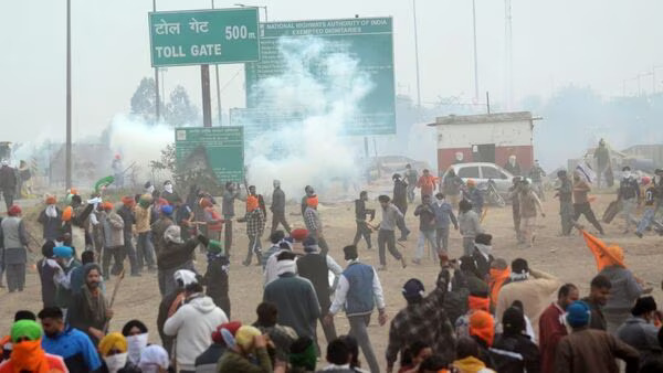 Farmers' protest continues as they march towards National Capital