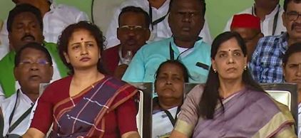 BJP govt wants to kill my husband in jail by denying him insulin: Kejriwal's wife at Ranchi rally