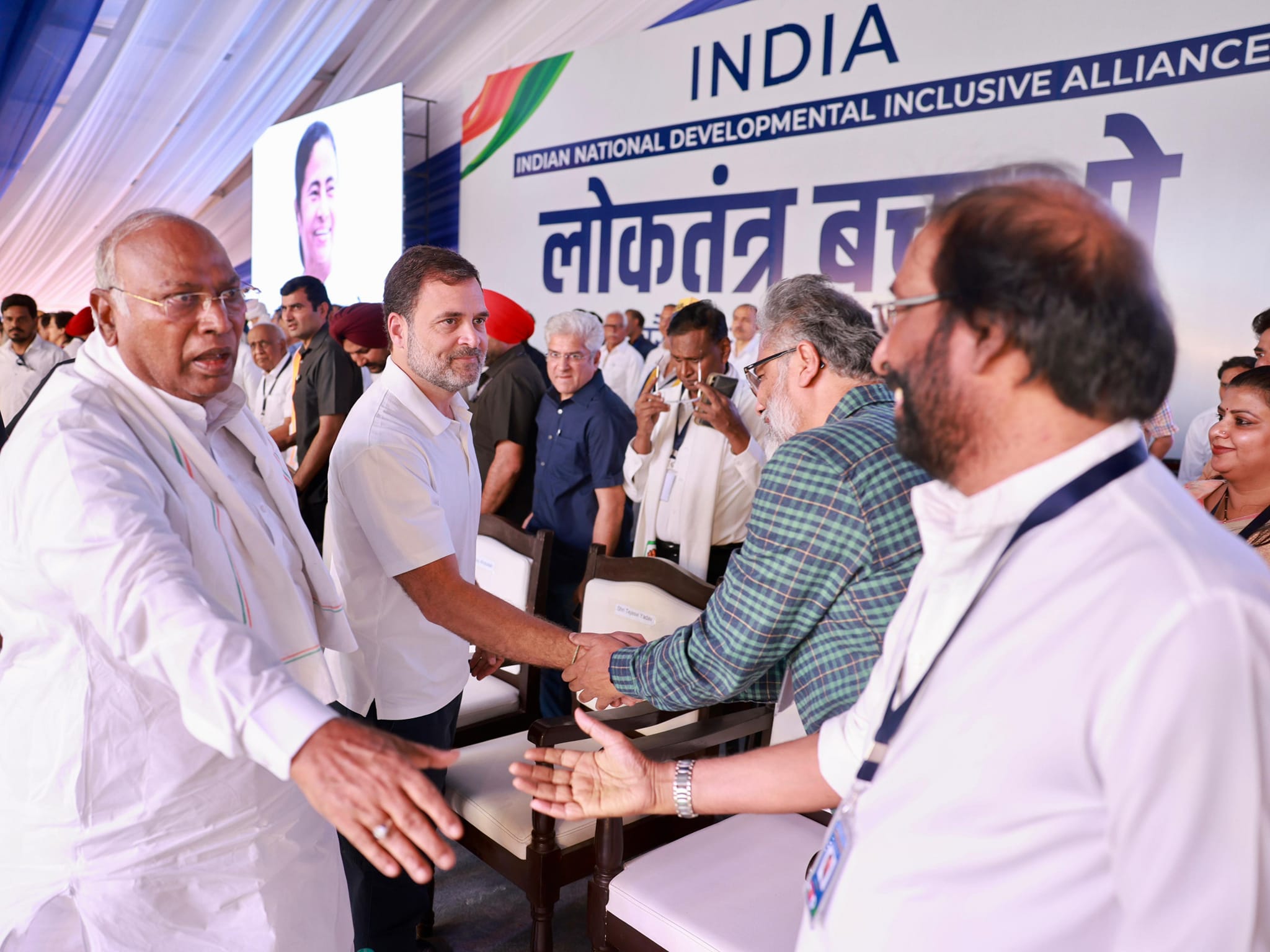 "We have to decide whether we want democracy or dictatorship," Mallikarjun Kharge at INDIA bloc Maharally