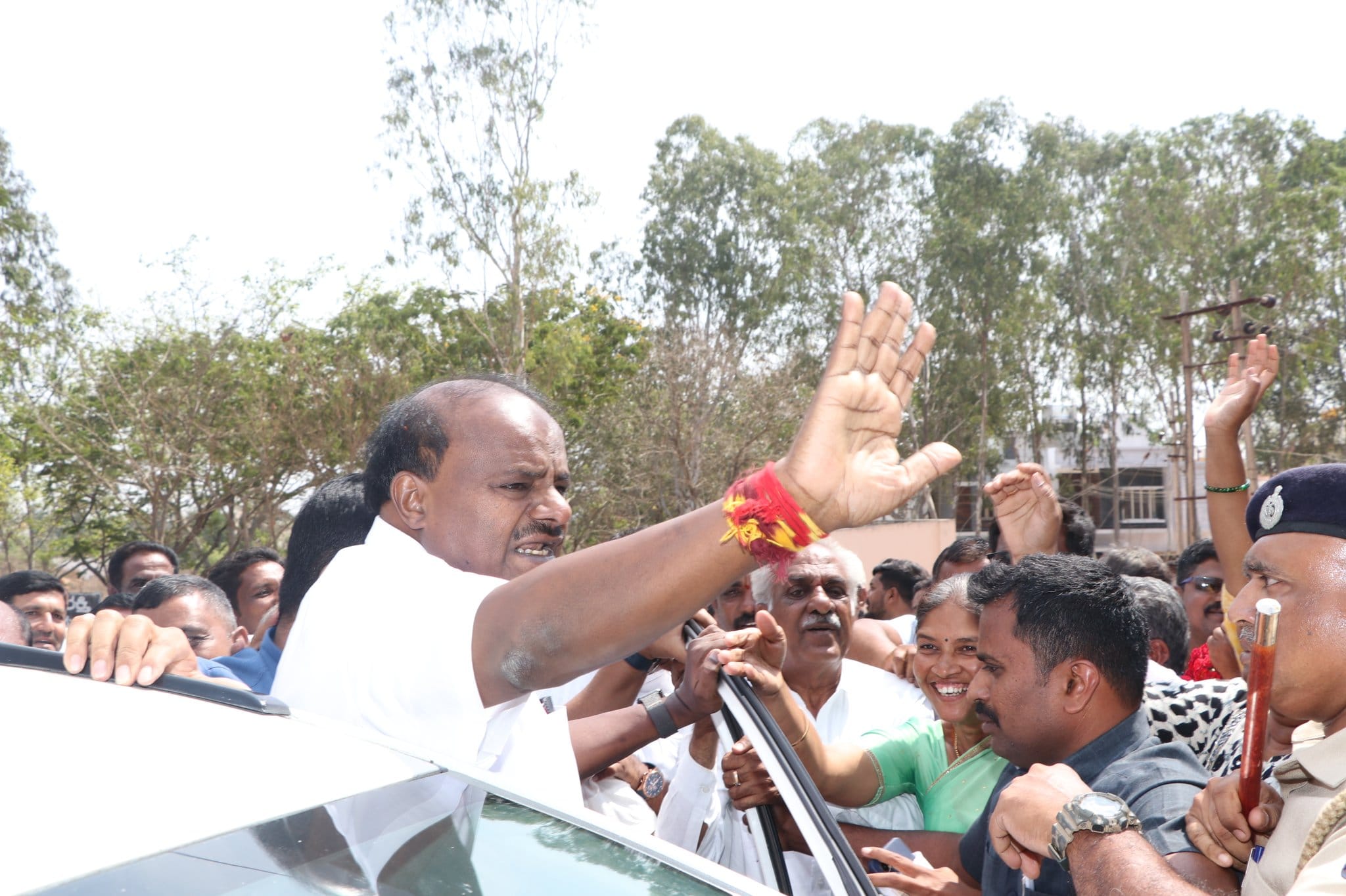 Fierce battle unfolds in Mandya as Kumaraswamy fights all important contest for JD(S)