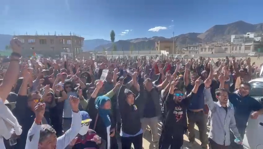 Climate activist Soman Wangchuk and 170 Ladakhis detained, taken to Rajghat amidst 'Delhi Chalo Padyatra'