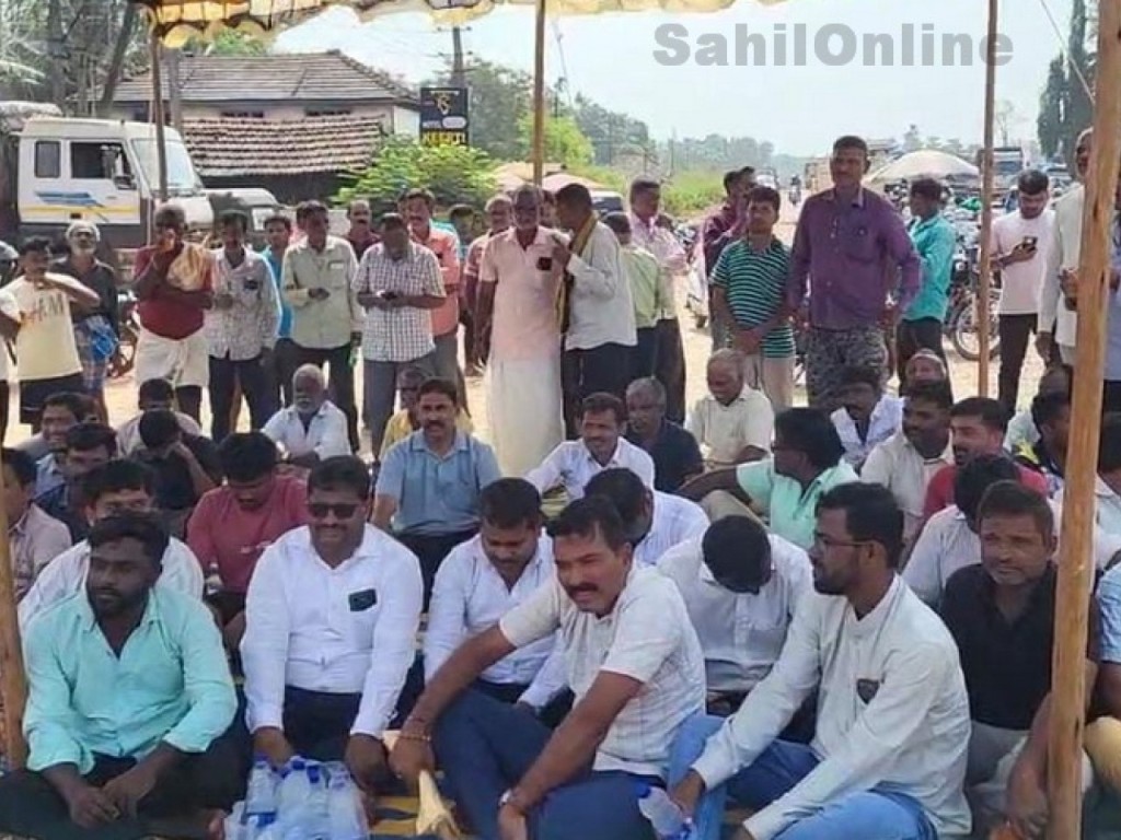 Bhatkal: Protesters stand firm, halt Highway work over underpass demand on Basti-Uttara Koppa link road