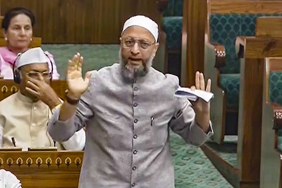 AIMIM president Asaduddin Owaisi moves SC seeking stay on Citizenship Amendment Rules