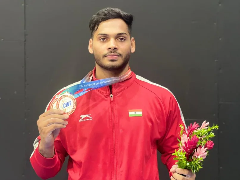 Indian lifter Valluri Babu strikes gold in Commonwealth Championships