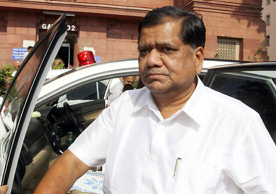 Shettar holds talks with Congress leaders after resigning from K’taka Assembly, may join party tomorrow: Sources