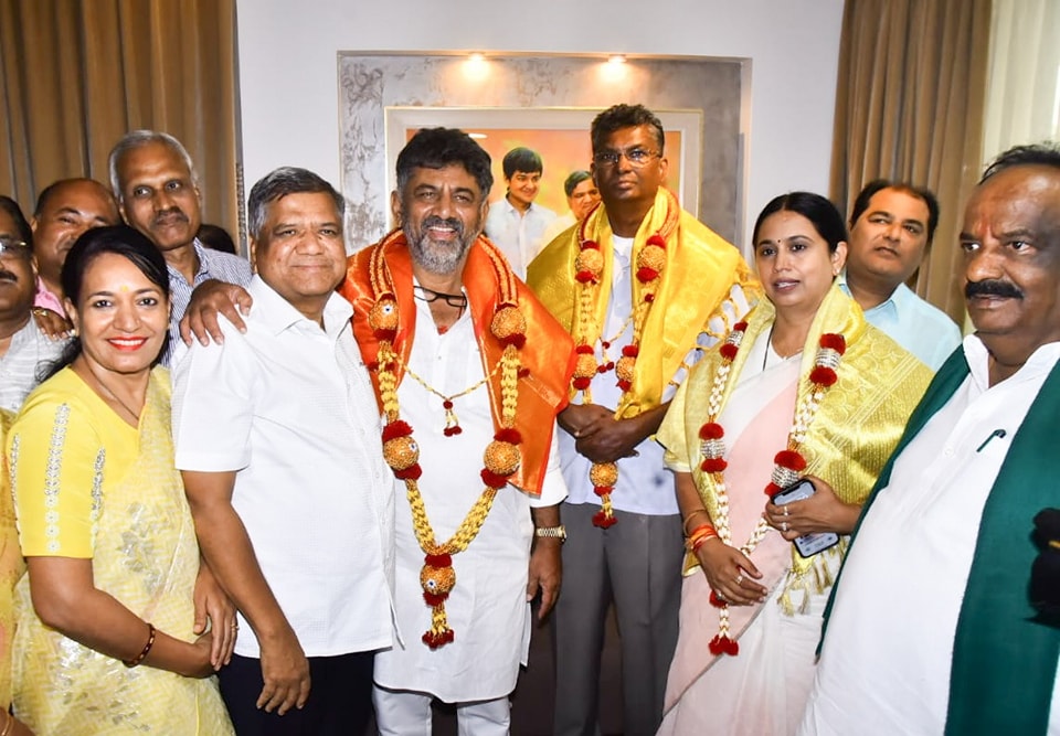 Shivakumar meets Shettar, says Congress with him