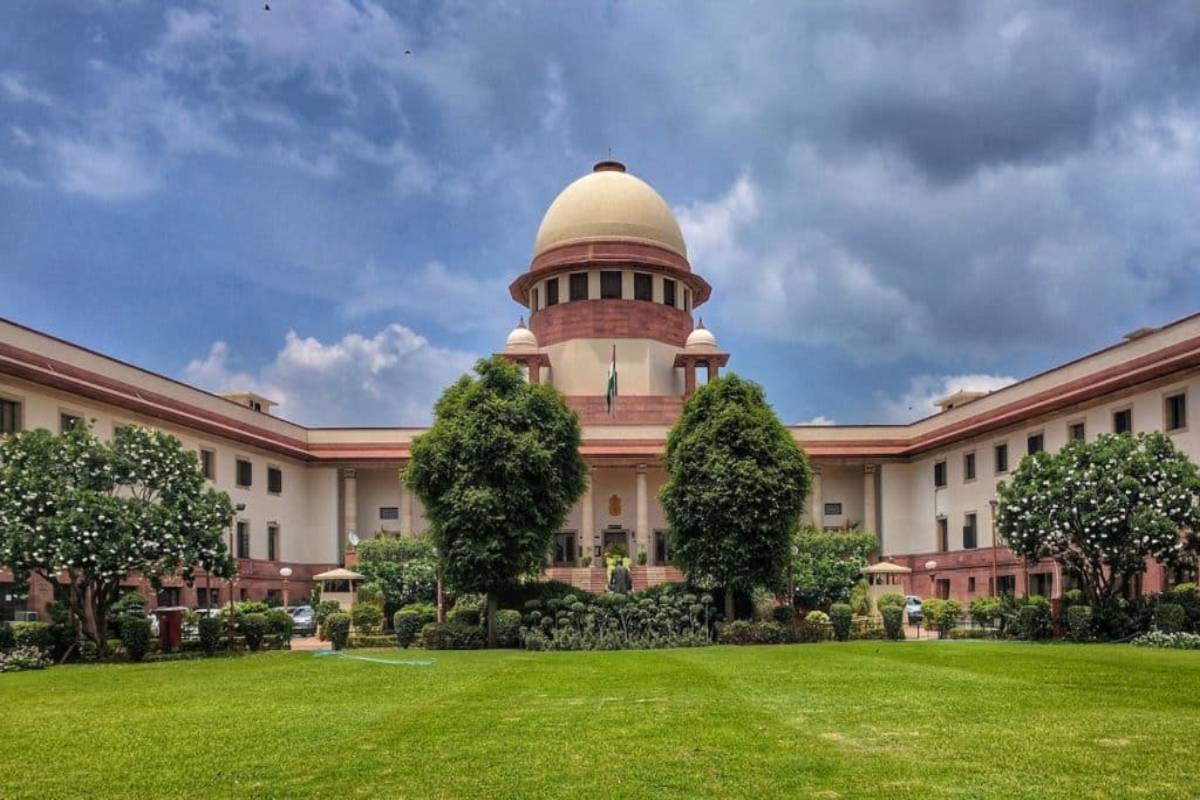 Supreme Court to review challenge against Bombay HC's hijab and burqa ban in colleges