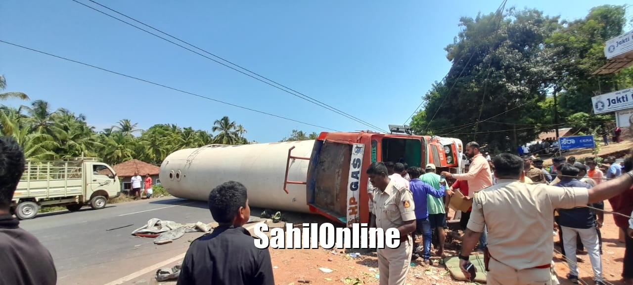 Gas tanker overturns on Honnavar NH-66; minor leakage detected, driver injured